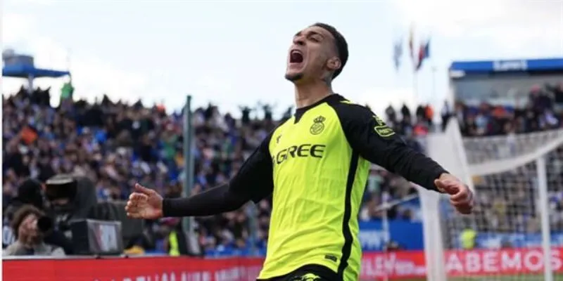 Antony - Ngôi sao sáng chạy vị trí cánh tại Brazil